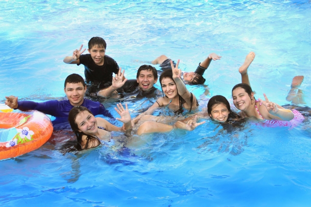  Enjoy with your friends 